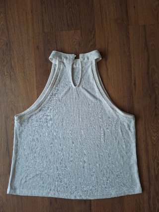 Top blanco halter con detalles