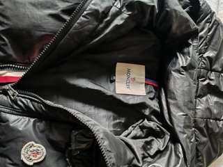 Chaqueta Moncler Negra con Raya Tricolor