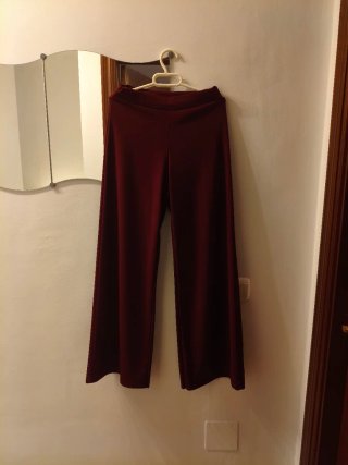 Traje de dos piezas color vino, T.U