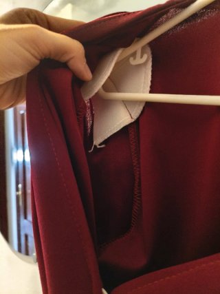 Traje de dos piezas color vino, T.U