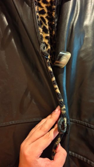 Chaquetón cuero negro Animal Print