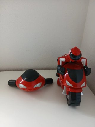 Moto Teledirigida Chico Roja