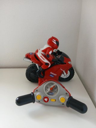 Moto Teledirigida Chico Roja