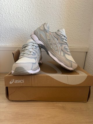 ASICS GEL-NYC Gris Blanco Talla 39 Nuevas
