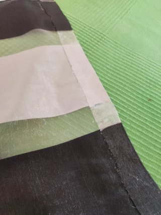 Cortinas con trabilla a rayas plateadas y negras