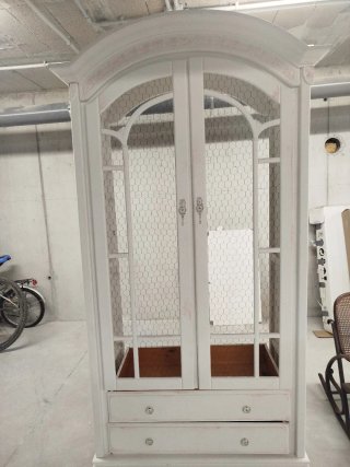 Armario antiguo blanco y madera