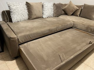 Sofá modular de tela y terciopelo