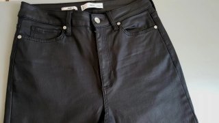 Pantalón negro efecto piel mate Talla L
