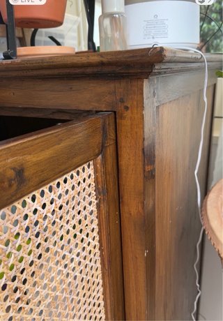 Armario de madera maciza con ratán