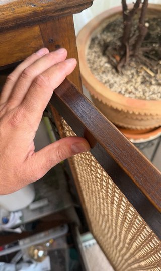 Armario de madera maciza con ratán