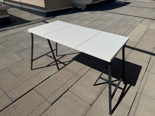 Mesa escritorio Linnmon con caballetes Lerberg