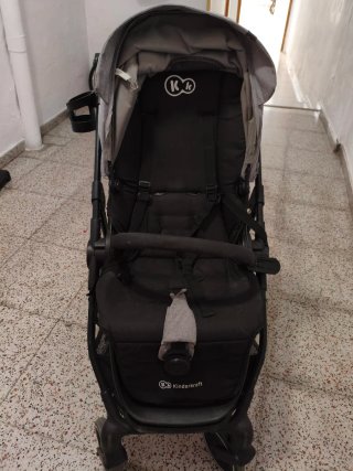 Carro de bebé plegable gris,
