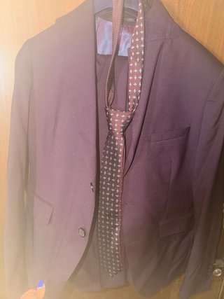 Traje Morado Talla XL. Sin la camisa.