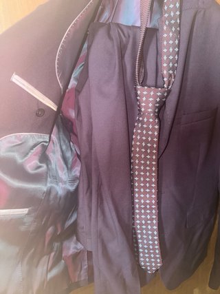 Traje Morado Talla XL. Sin la camisa.