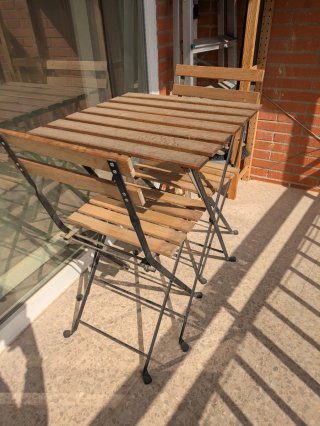 Mesa y 2 sillas de exterior plegables