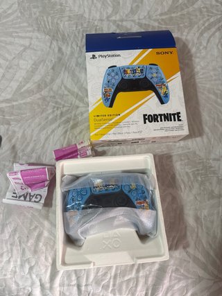 Mando PS5 DualSense Edición Fortnite.
