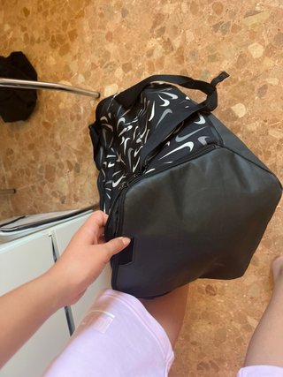 Bolso deportivo Nike negro con logo
