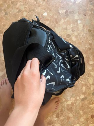 Bolso deportivo Nike negro con logo