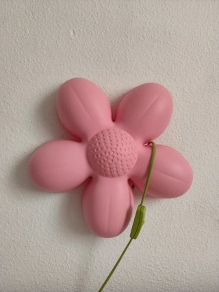 Lámpara flor rosa con cable verde