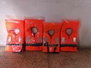 Lote de 4 Chalecos Salvavidas sin estrenar
