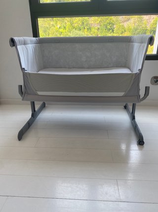 Minicuna Chicco gris colecho. Apenas uso.