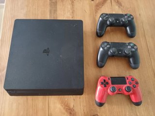 PS4 + 3 controller DualShock 4