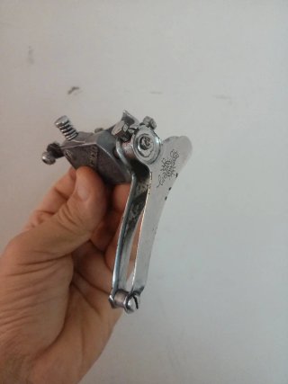 Desviador Campagnolo Valentino. LEER