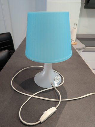 Lámpara de mesa blanca