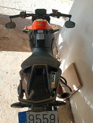 KTM 890 Duke Negra y Naranja