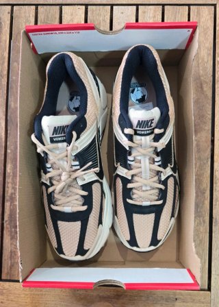 Nike Vomero 5 Beige/Negro Nuevas en Caja