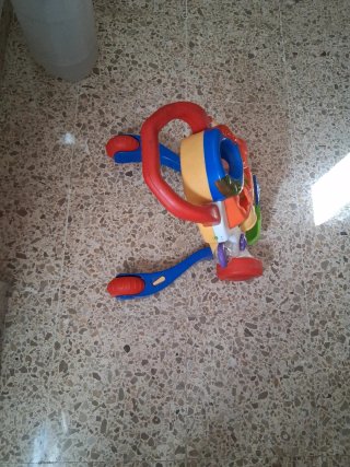 Andador infantil con actividades