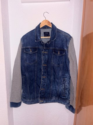 Chaqueta vaquera Bershka mangas grises Talla M