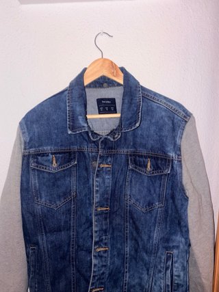 Chaqueta vaquera Bershka mangas grises Talla M