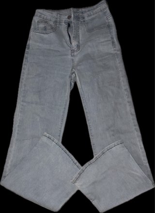 Pantalones vaqueros con lazos rosas