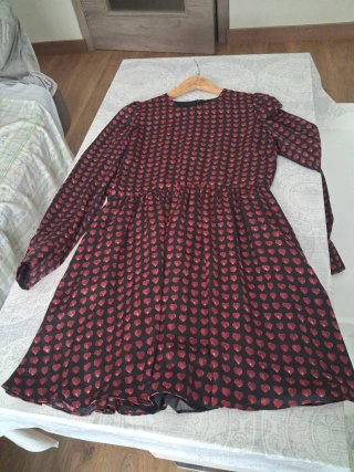 Vestido ZARA Negro y Rojo Estampado Corazones