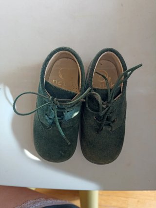 Zapatitos de bebé verde