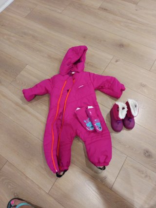 Mono, botas y guantes niña invierno