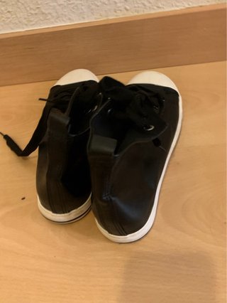 Zapatillas altas negras y blancas