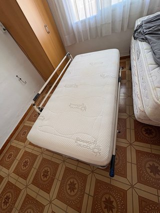 Cama articulada eléctrica + Colchón+ 2 Barandillas