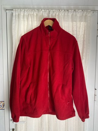 Chaqueta polar roja
