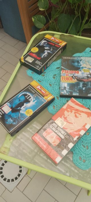 5 VHS anni '80 e 2 DVD