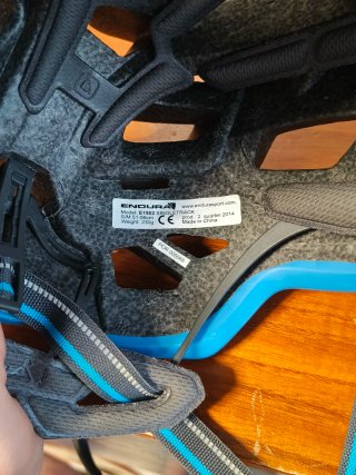 Casco Endura Alta Gama con Funda