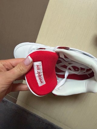 Jordan 4 Bianche Rosse Nuove, limited edition