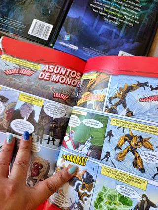 Lote 2 Libros y 2 Cómics Transformers Prime