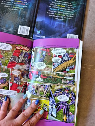 Lote 2 Libros y 2 Cómics Transformers Prime