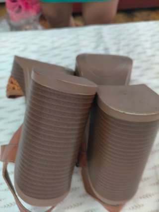 Sandalias de tacón verano marrón, es tan nuevas