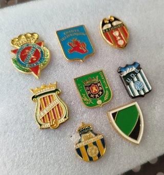 Lote 8 Pins Clubes Fútbol Españoles