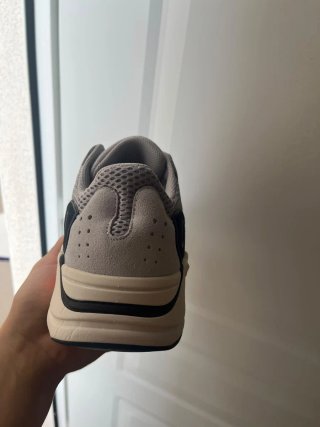 Adidas Yeezy 700 Boost Wave Runner