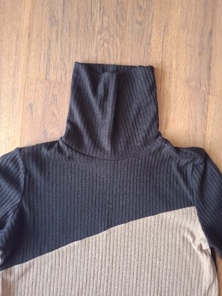 Jersey cuello alto tricolor