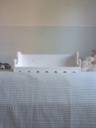 Estantería blanca de madera